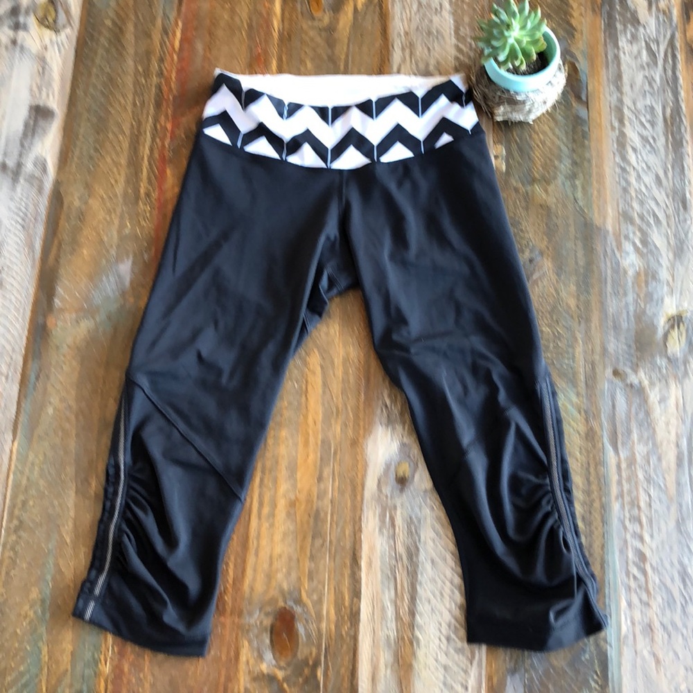 Lululemon Black Chevron Crop